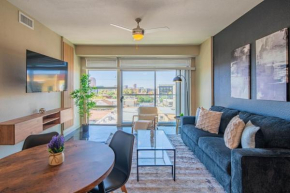 Comfy 2BD DT - Balcony, Gym, W-D, Parking - Sleeps 8